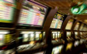 myam88 Live Casino Table Games ကစားသမားများ Real Dealer ဖြင့် Baccarat ကစားနေသောမြင်ကွင်း